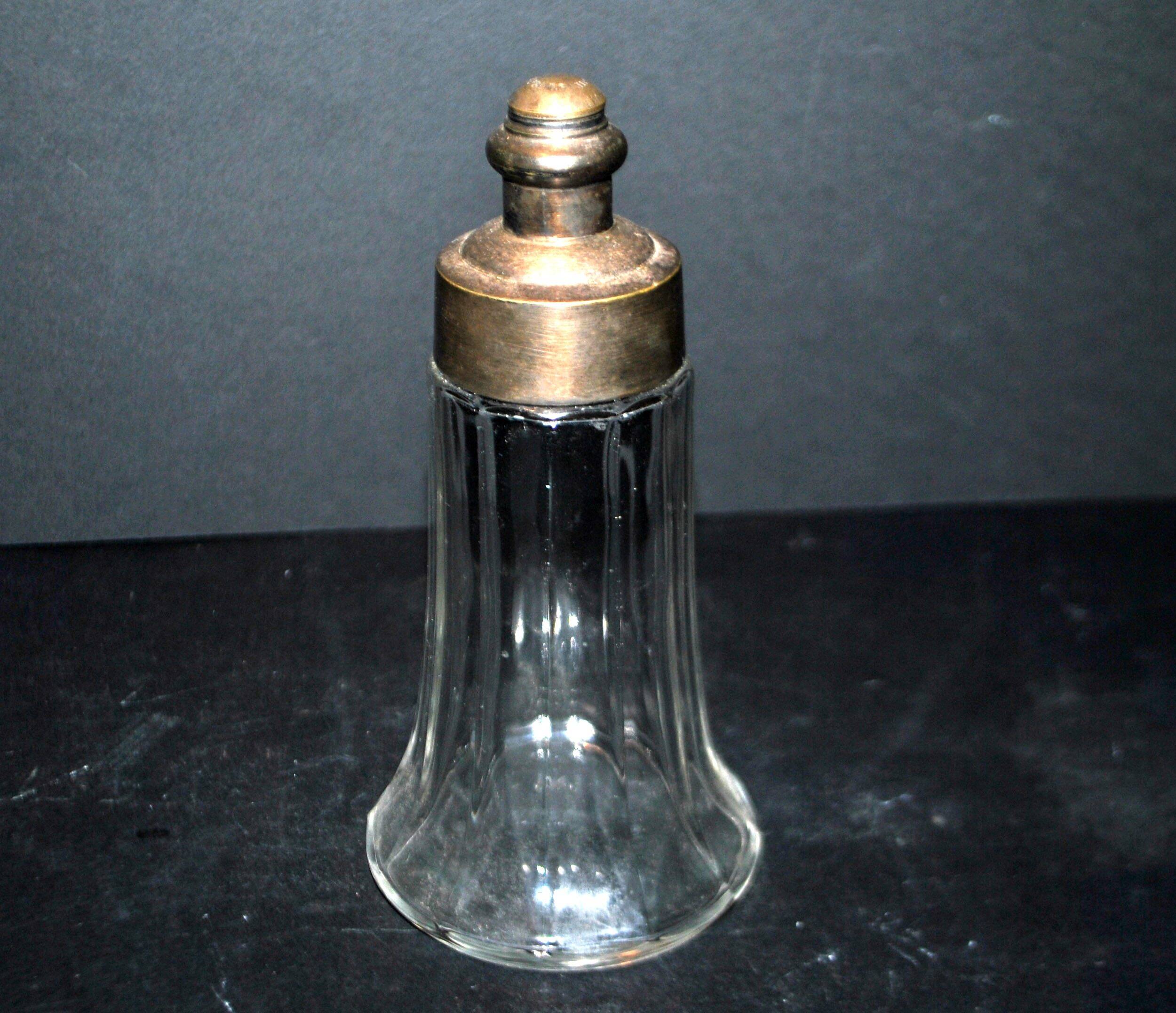 La Parfaite SGDG sugar shaker in glass and silver-plated Art Deco metal