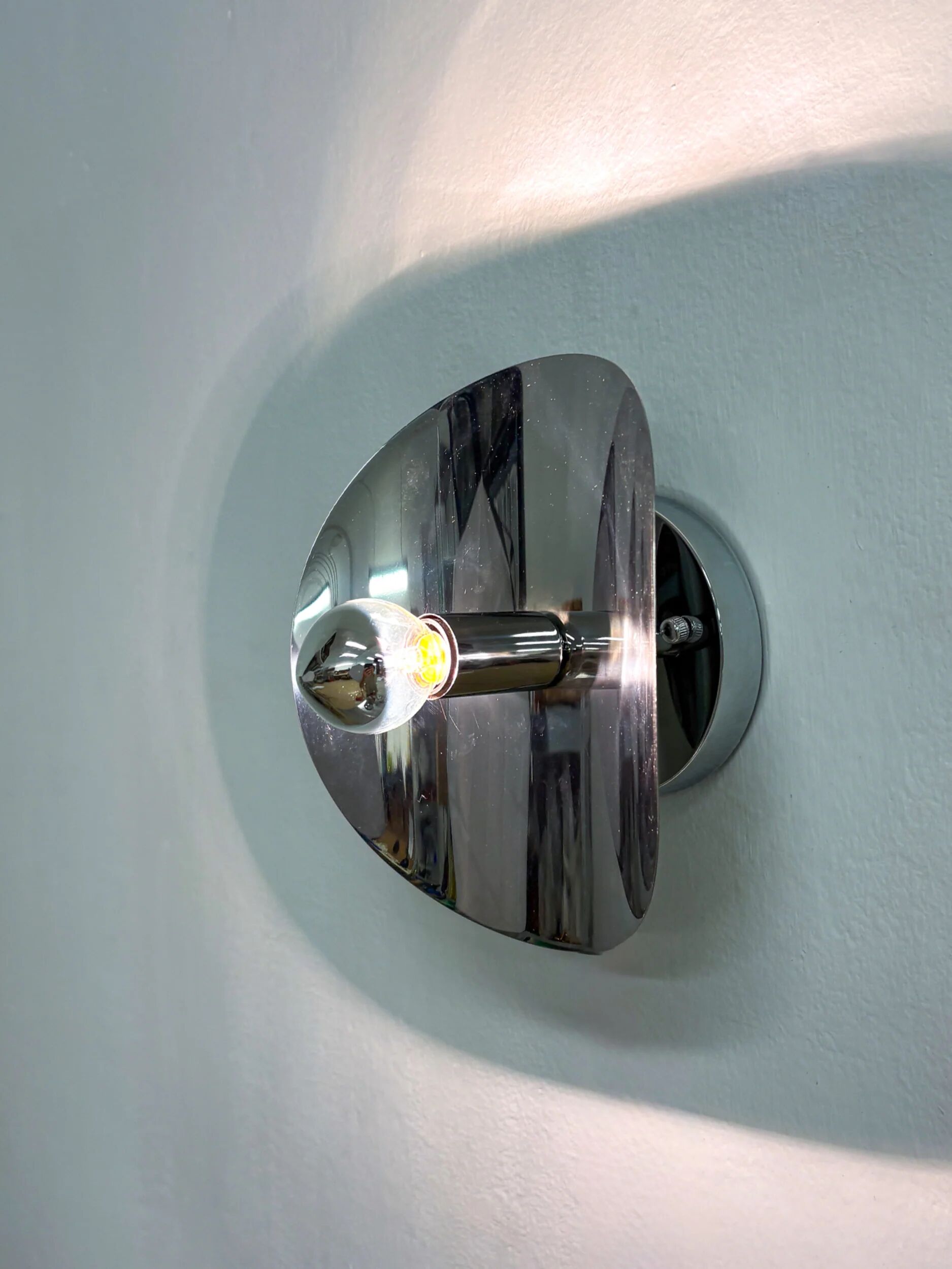 Applique "Folio", époque spatiale, métal chromé, Italie, 1970