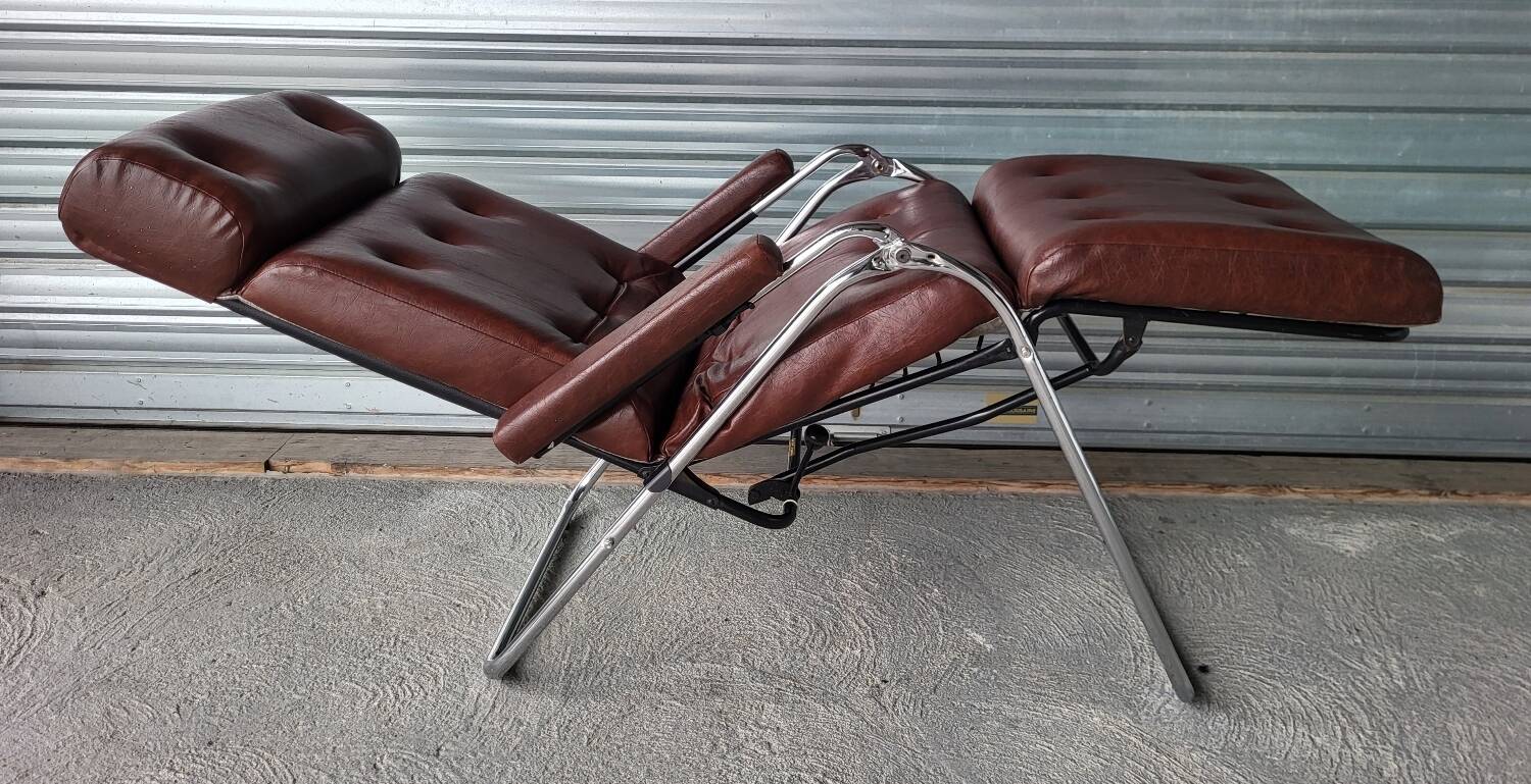 LAMA Vintage Relaxing Lounge Chair in Very Good Condition
