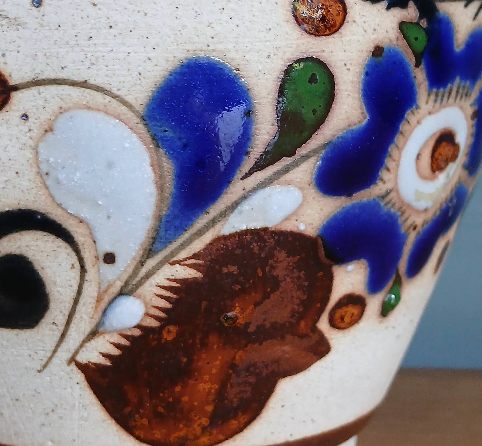 Stoneware vase, traditional pottery from Tonalá, Mexico.