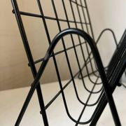 Black metal vinyl magazine rack design