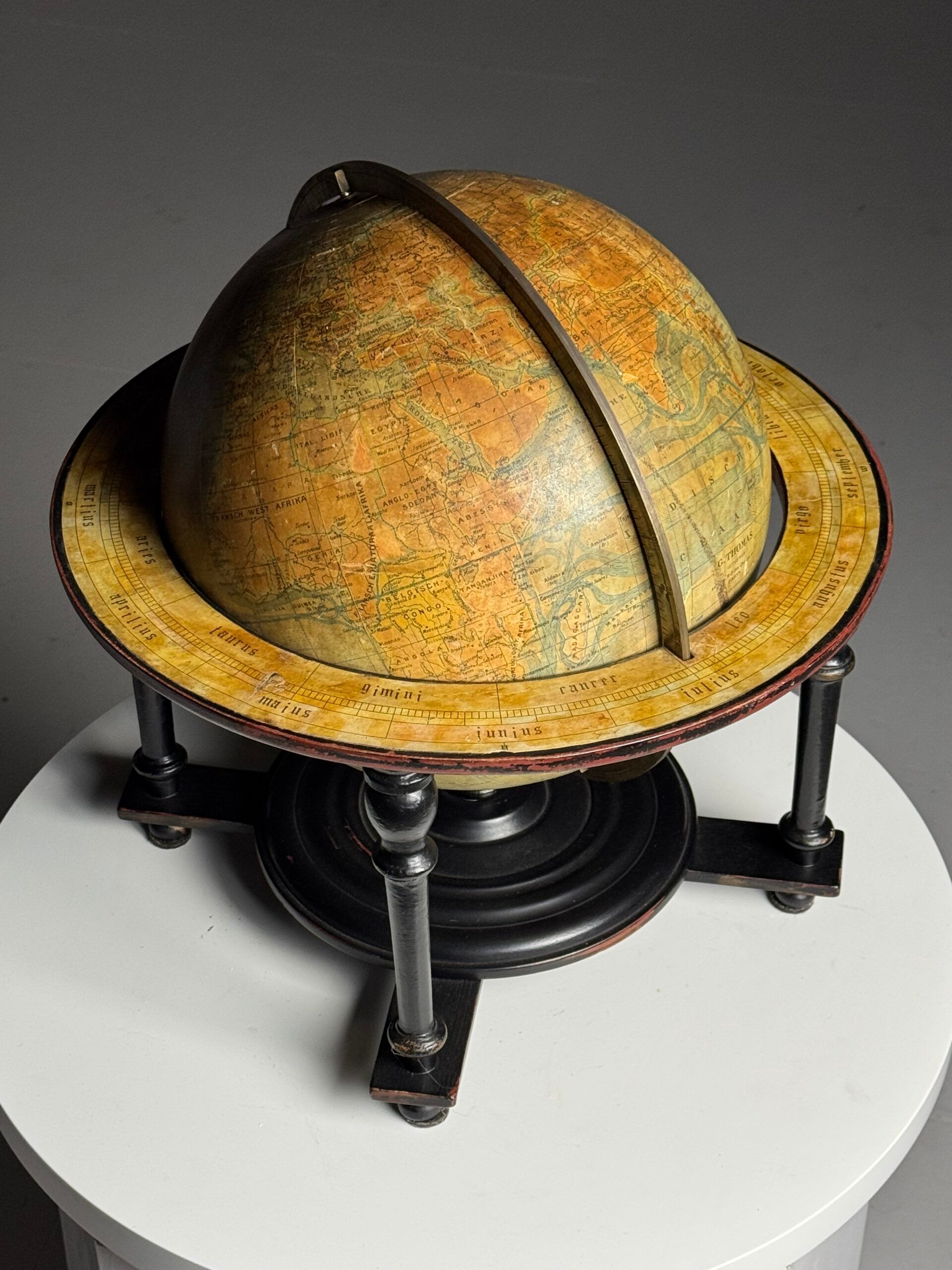 Globe G. Thomas Paris