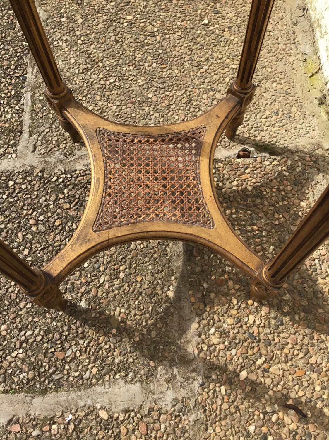 Gueridon table