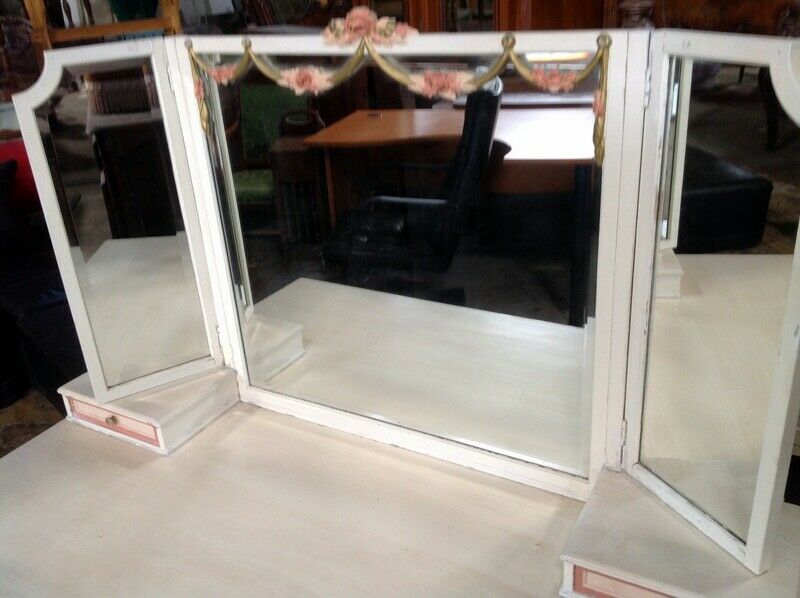Old dressing table 1900 mirror 3 shutters