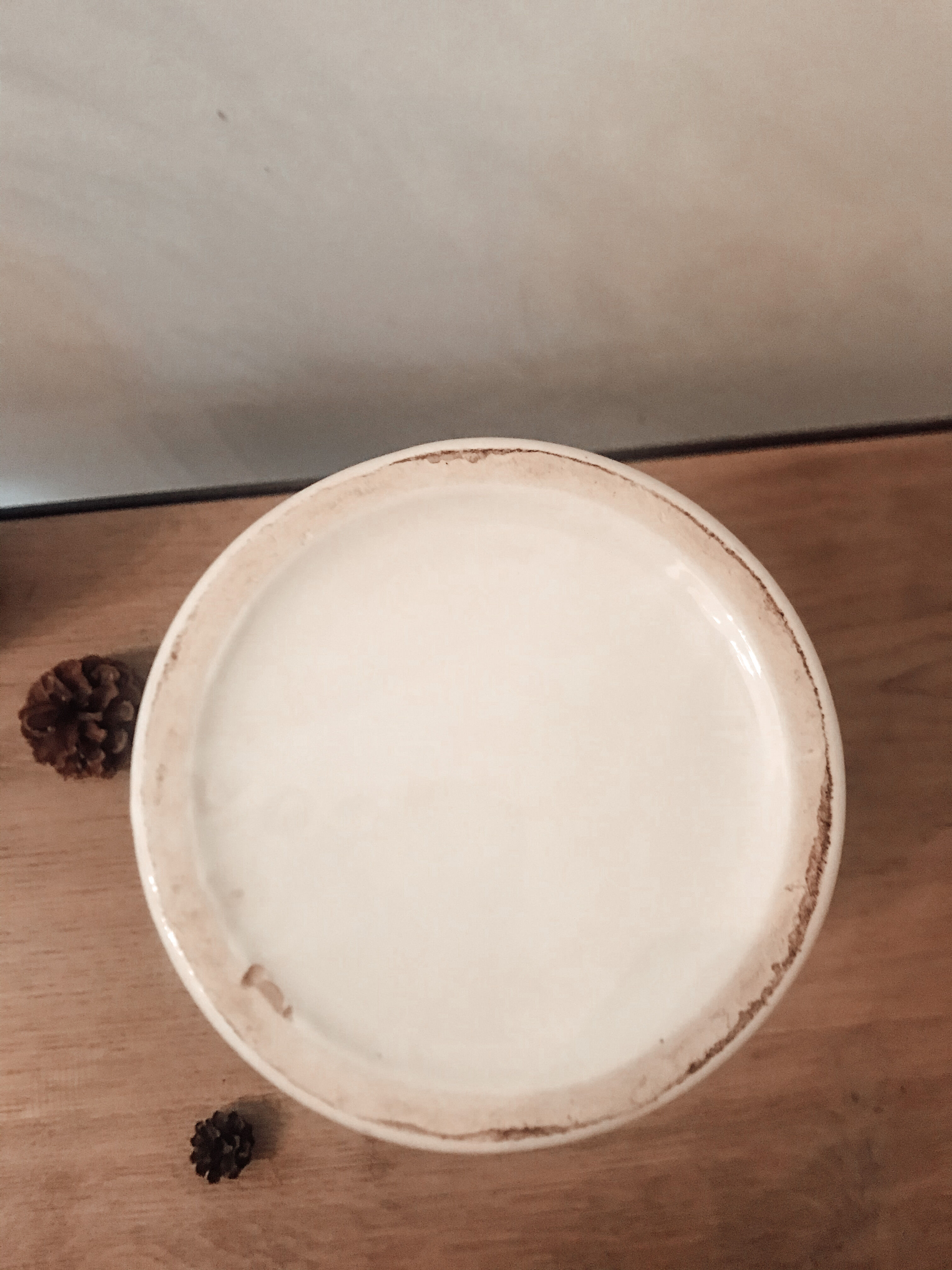 Vase blanc à volutes