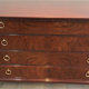 Commode néoclassique en acajou et laiton