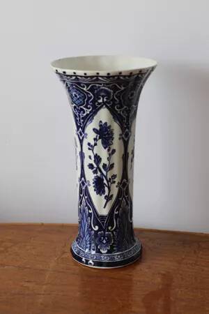 Royal Sphinx vase by boch Holland Delfs 1900