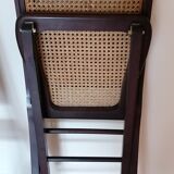 4 folding chairs canned