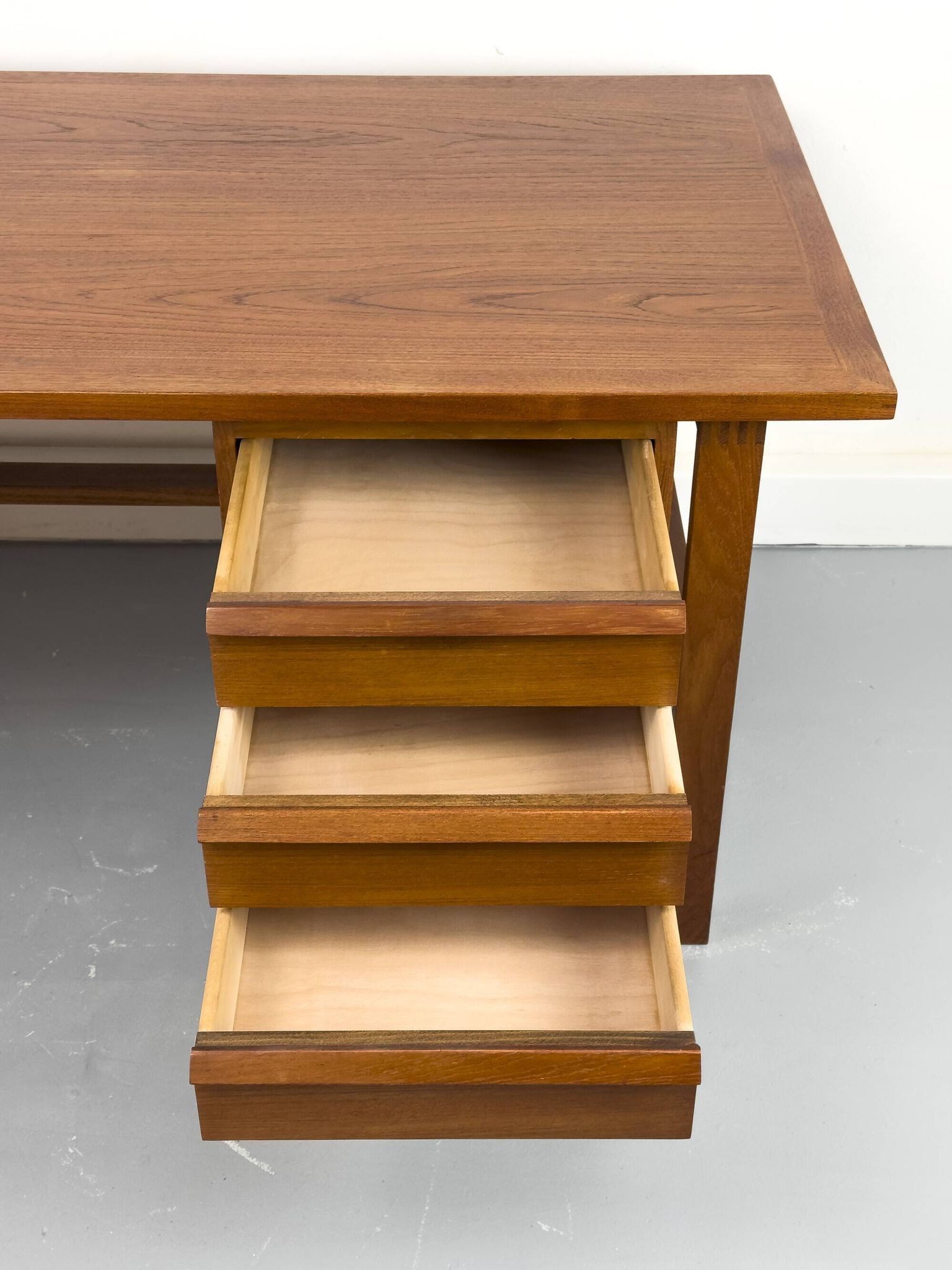 Mid-century teak desk by Svend Åge Madsen for Sigurd Hansen, 1960s.