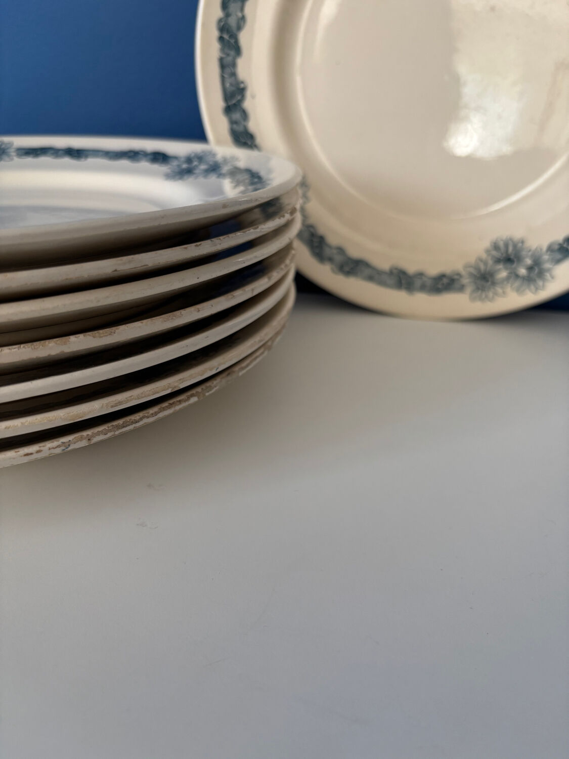 Set of 8 flat plates in Longchamp ironstone model Denise.