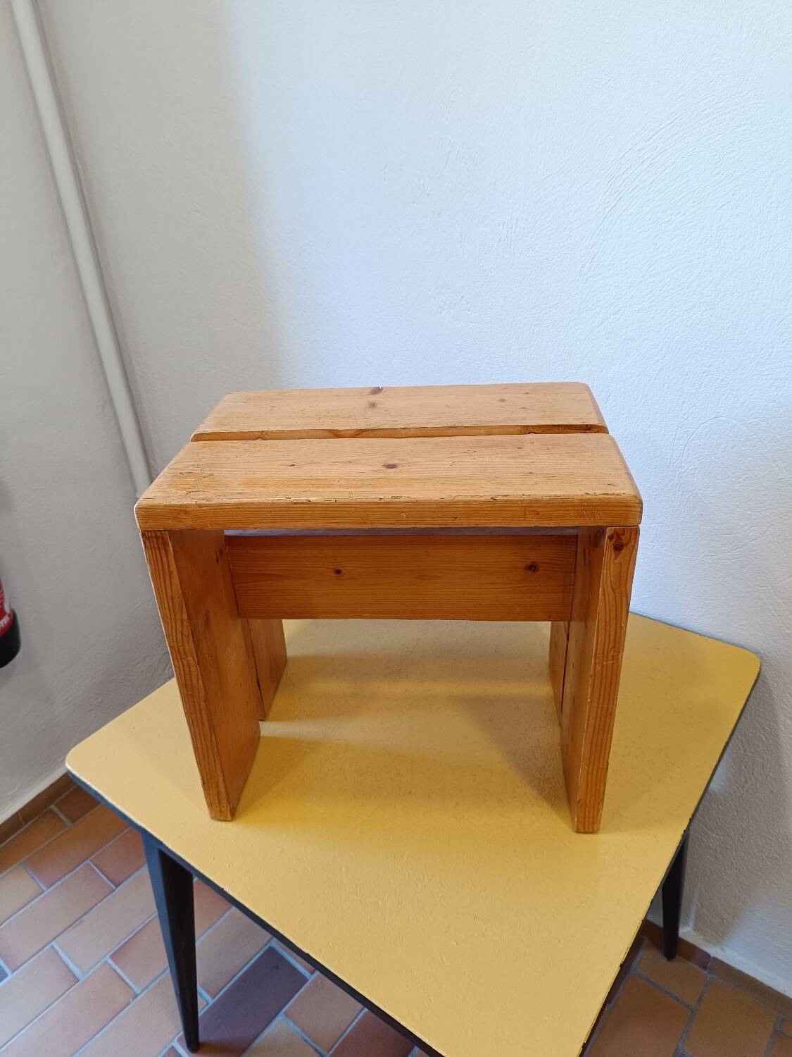 U-shaped stool les arcs Charlotte Perriand