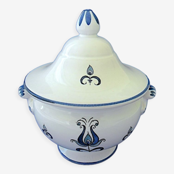 White-blue earthenware sweetenware with stylized floral decoration