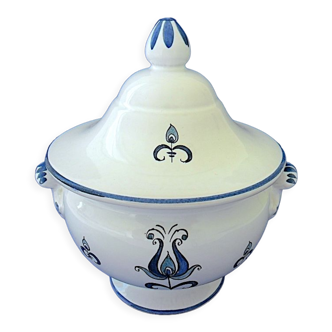 White-blue earthenware sweetenware with stylized floral decoration