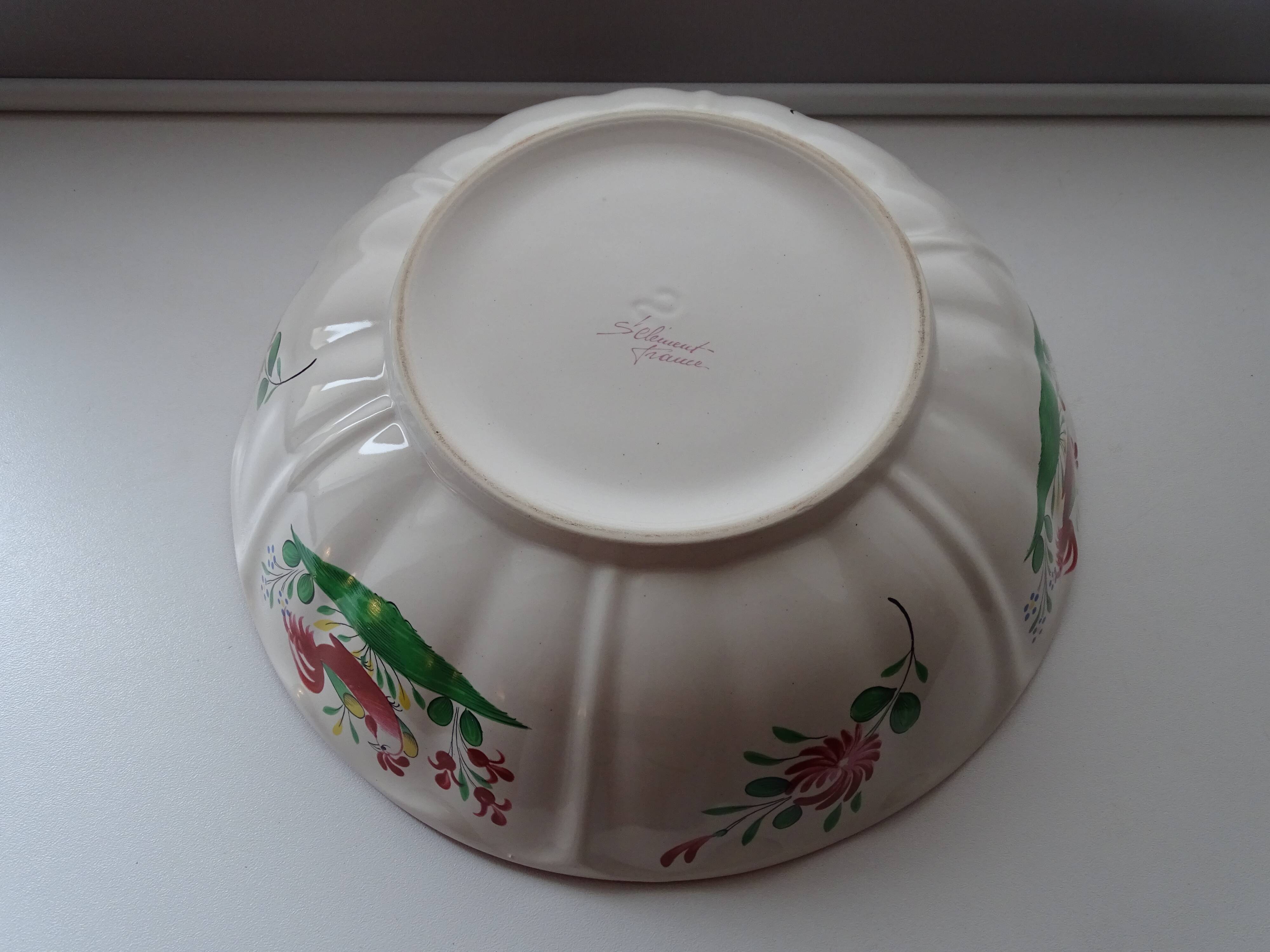 Round salad bowl St Clément France - Rooster decoration and flowery basket