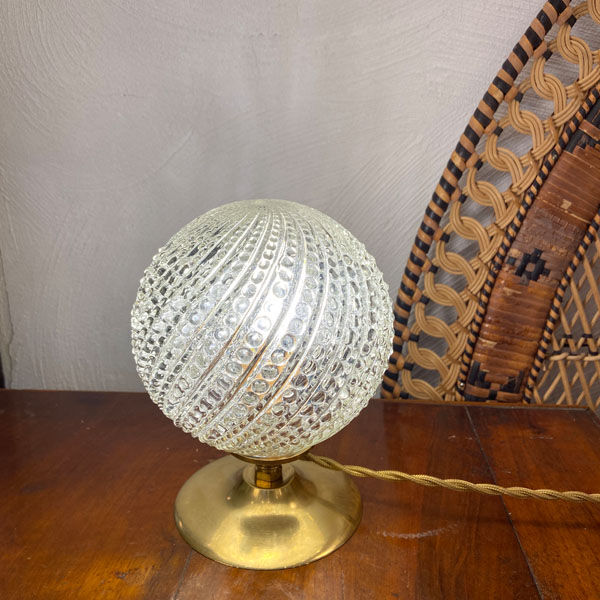 Pearl glass globe lamp