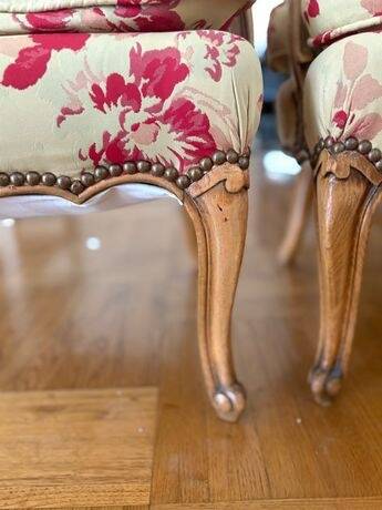 Paire de fauteuils cannés style Louis XV en bois sculpté