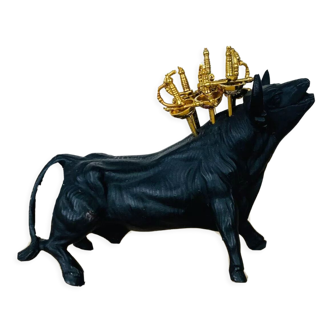 Bull carries peaks aperitif bullfight vintage metal