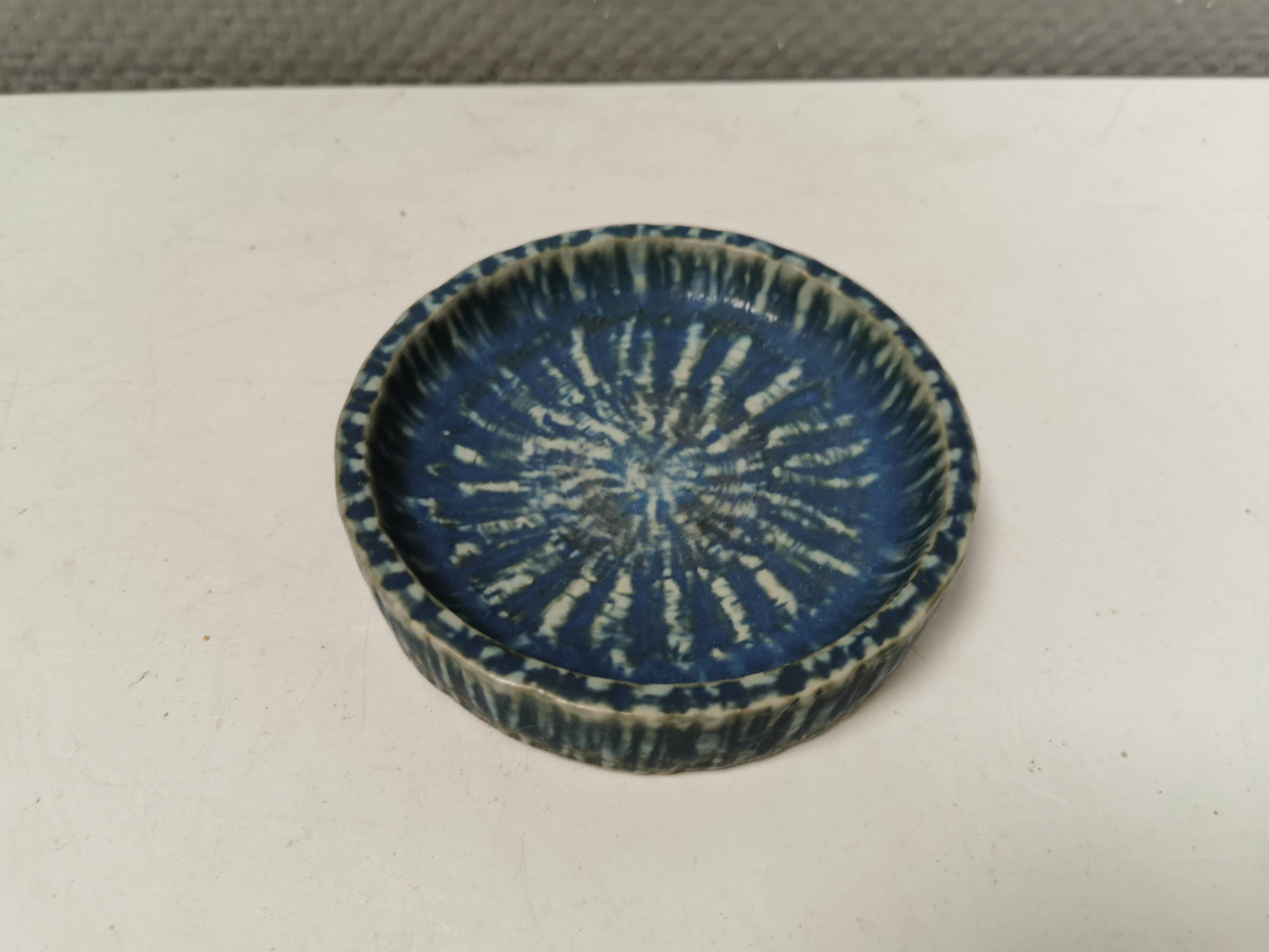 Ashtray in blue hares fur glaze from Rörstrand Sweden, by Gunnar Nylund