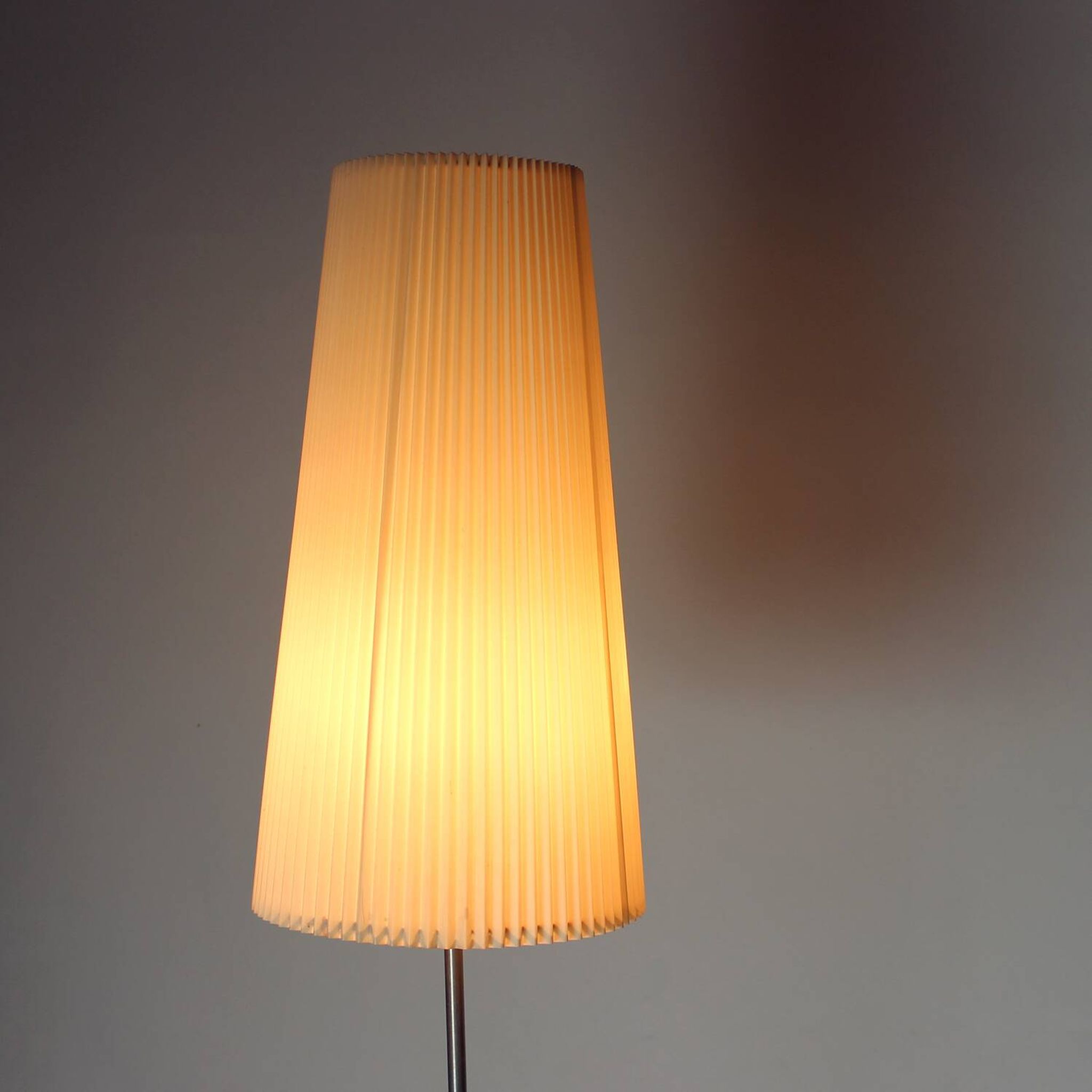 Lampadaire sur pied par Veb Wohnraumleuchten, Allemagne 1970
