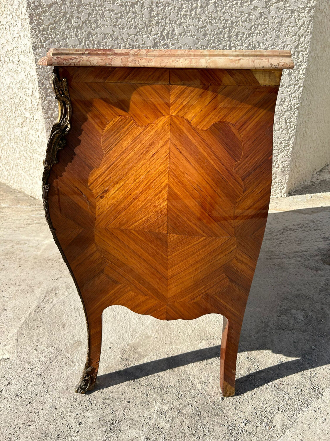 Rosewood chest of drawers