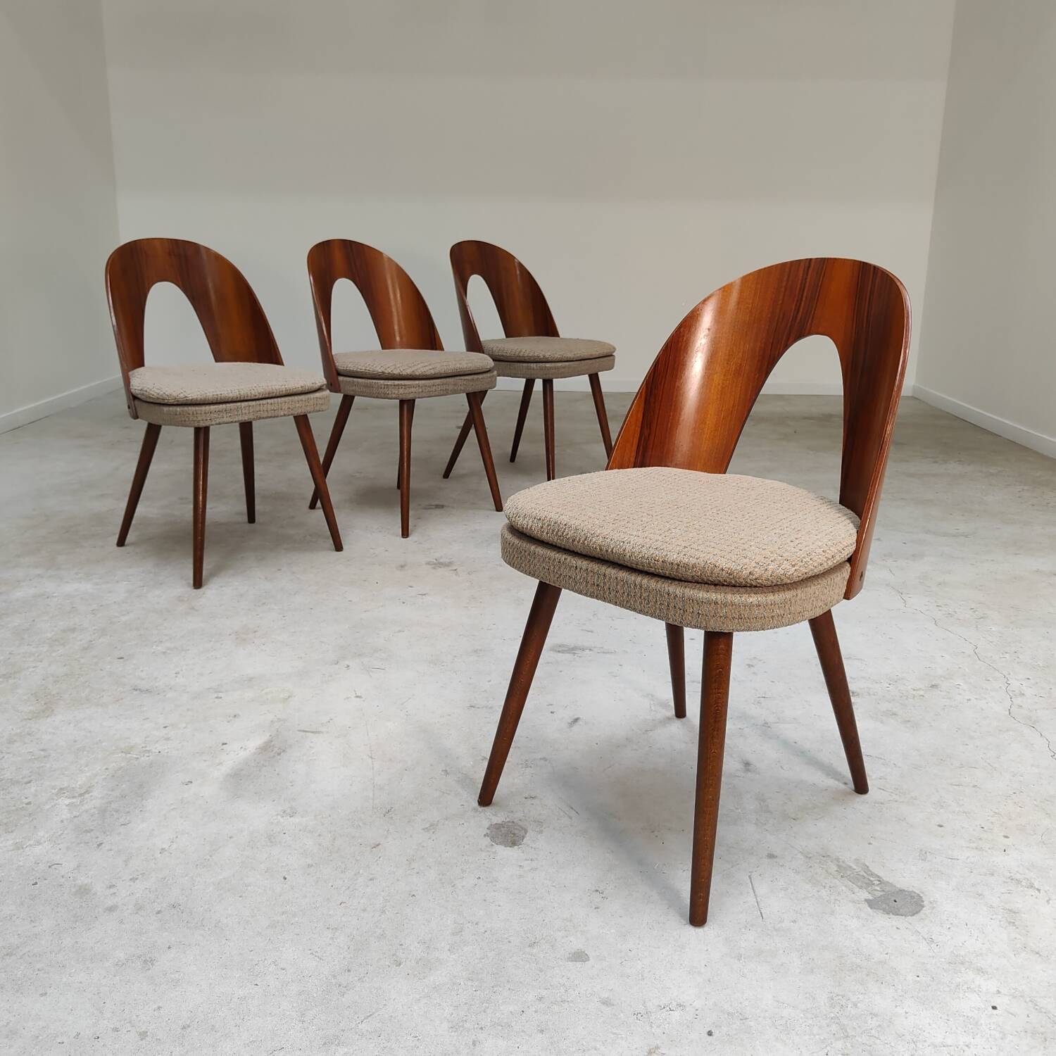 Set of 4 chairs by Antonin Suman for Tatra Nabytok 1960