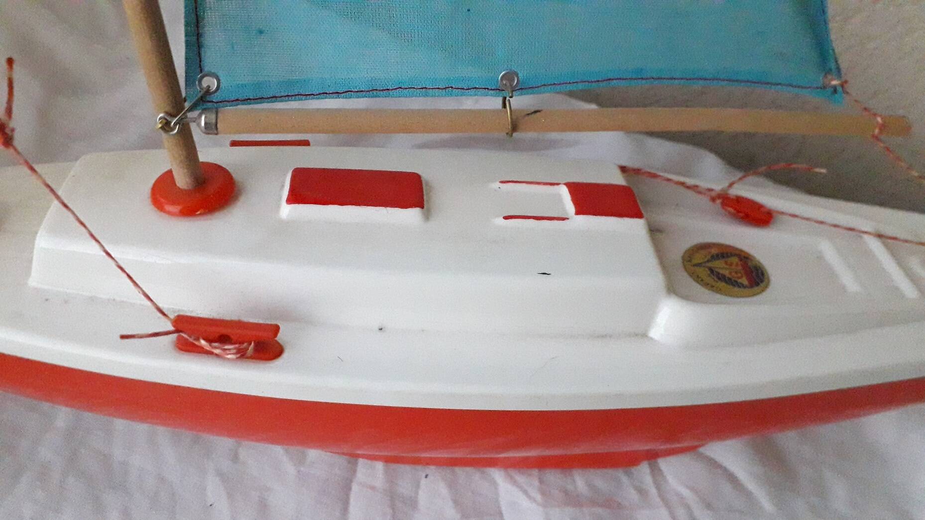 Basin sailboat