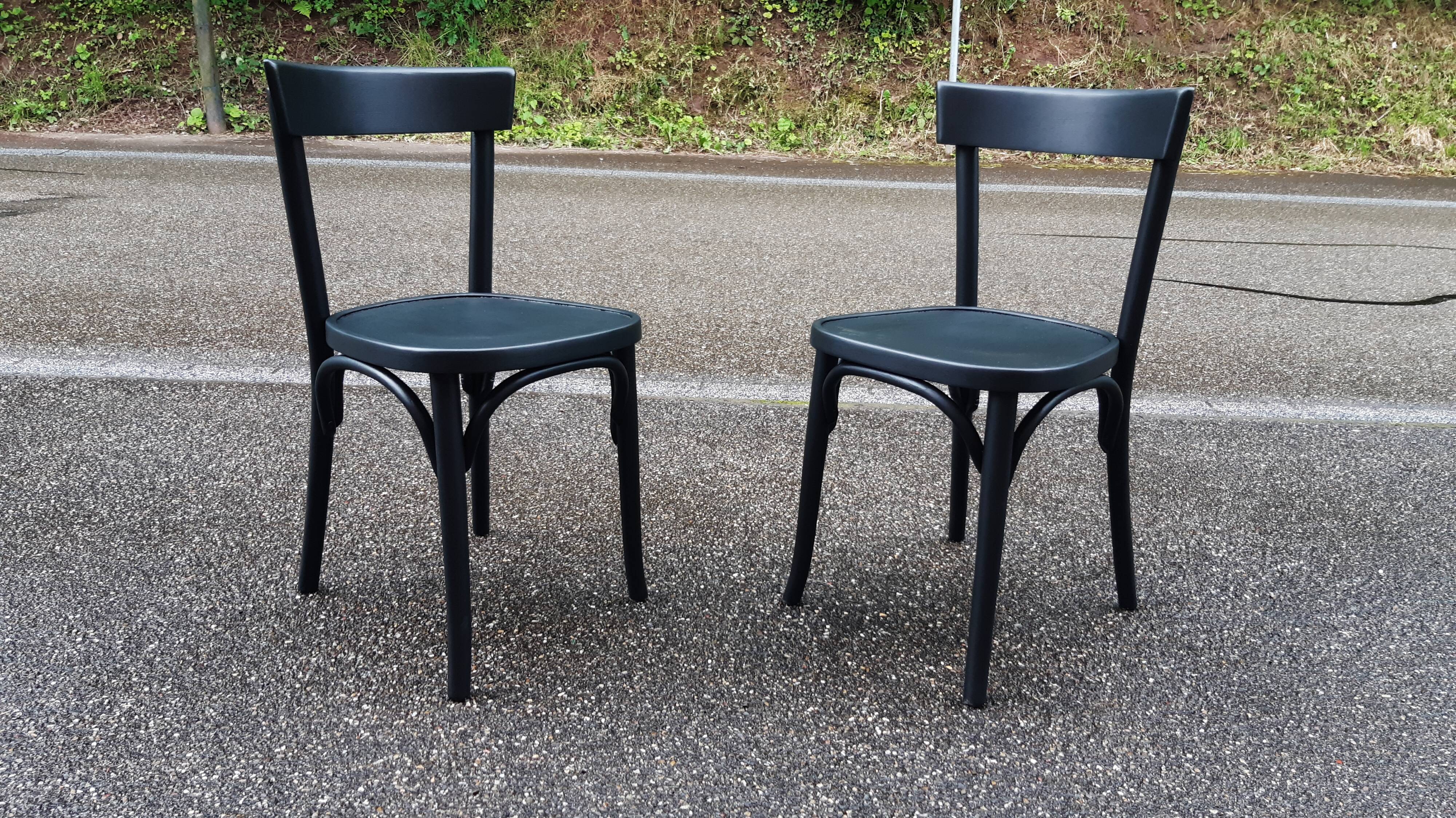 Set of 2 vintage bistro chairs