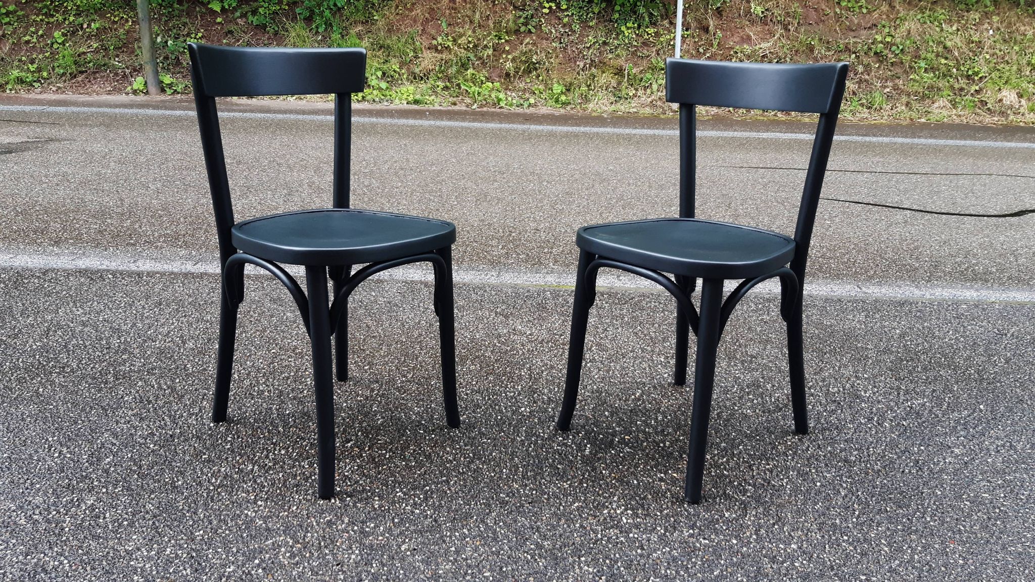 Set of 2 vintage bistro chairs