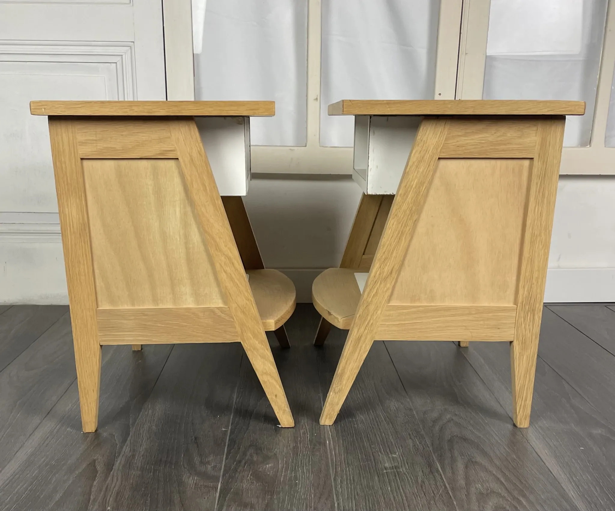 Paire de chevets en bois massif et mélaminé