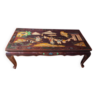 Black lacquered Chinese coffee table with figurative decoration – Coromandel style – 20th century