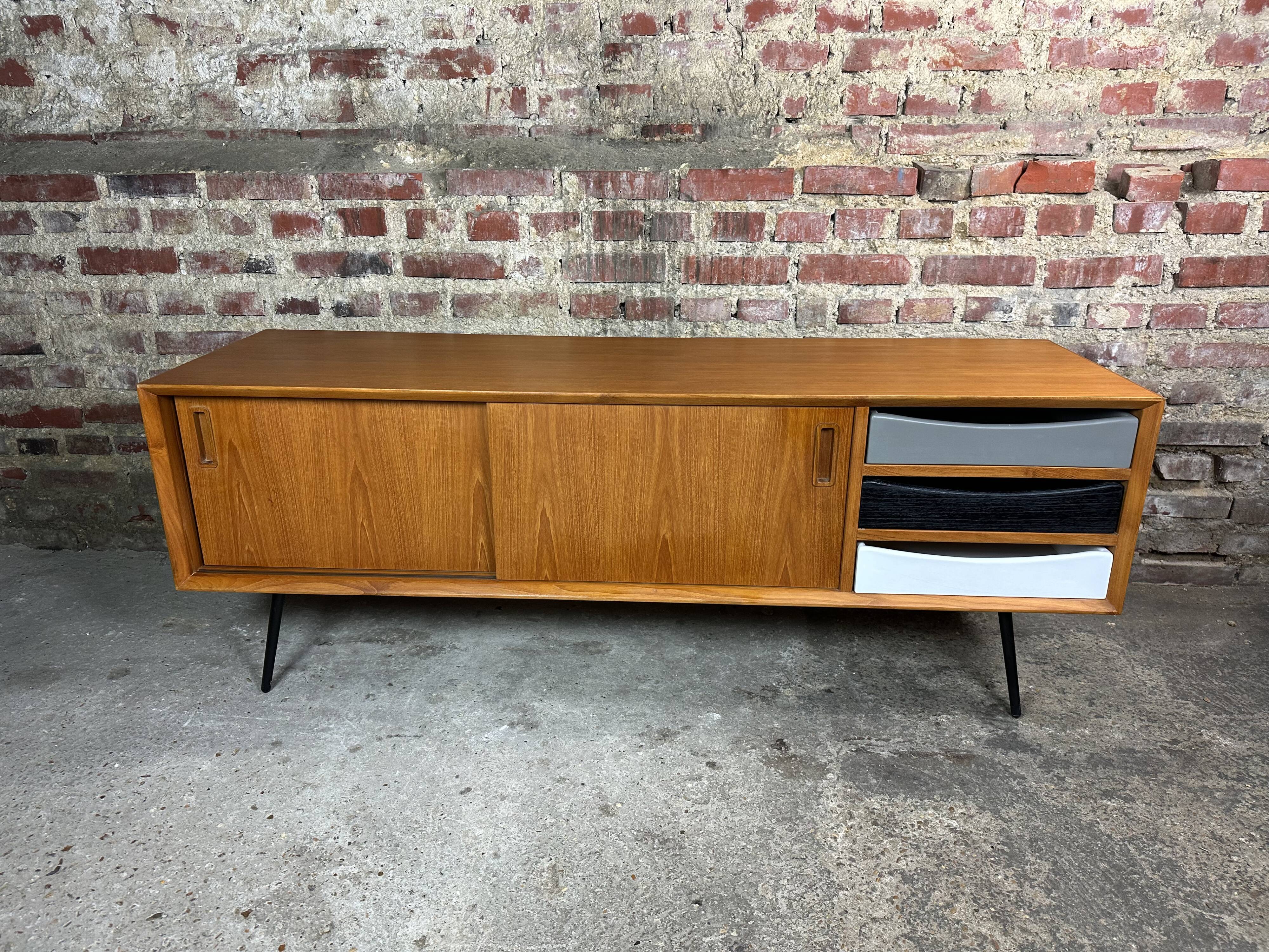 Scandinavian style enfilade in solid teak and pencil feet