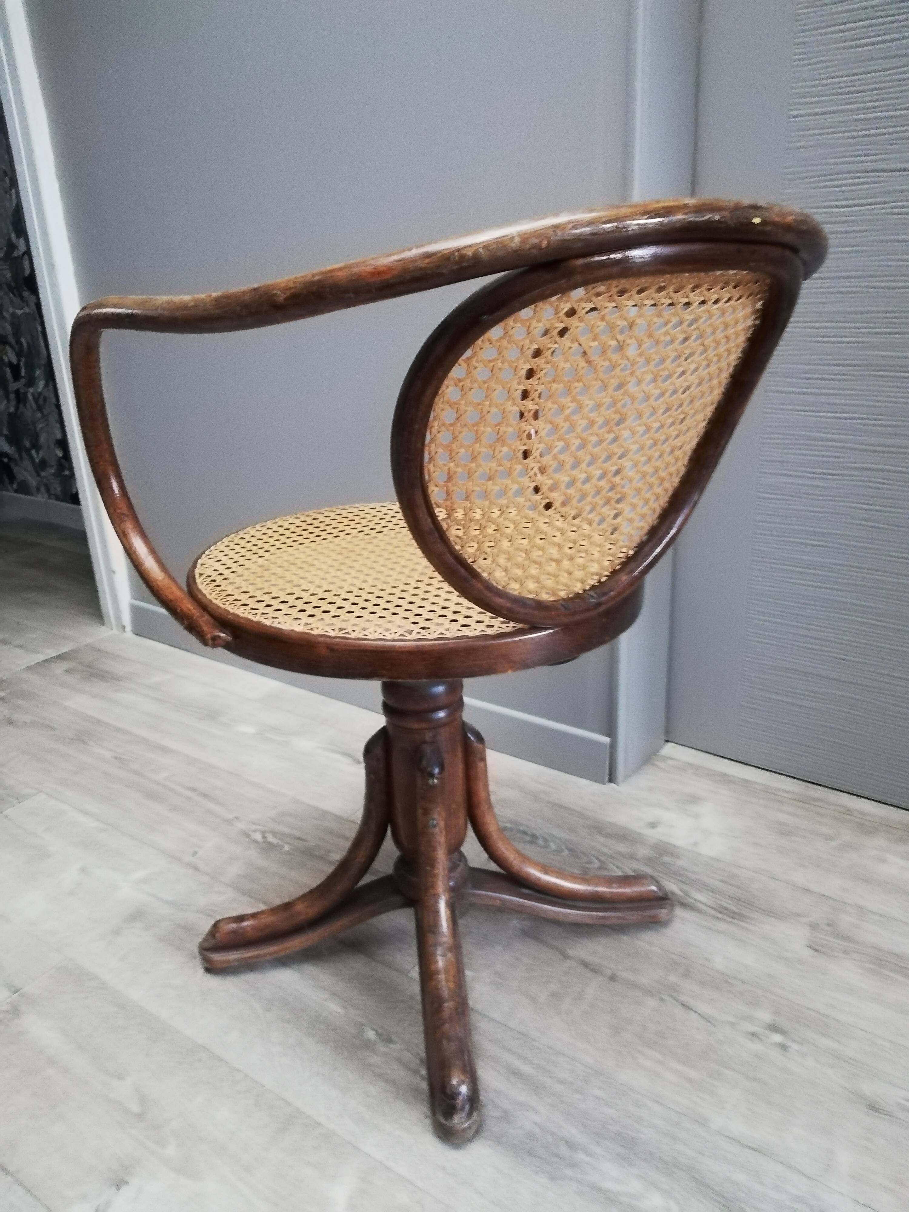 Office chair with curved wood swivel screw and Thonet cannage