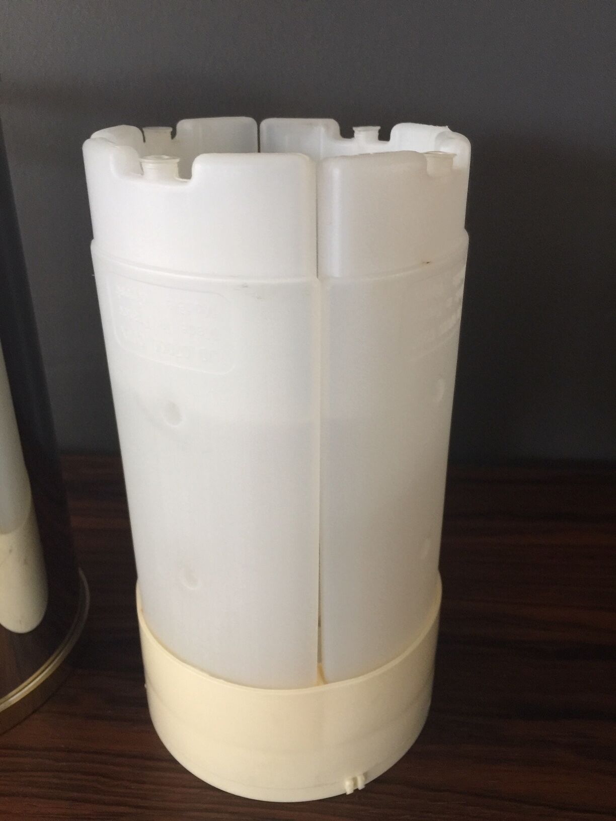 Wine or champagne cooler with door glasses