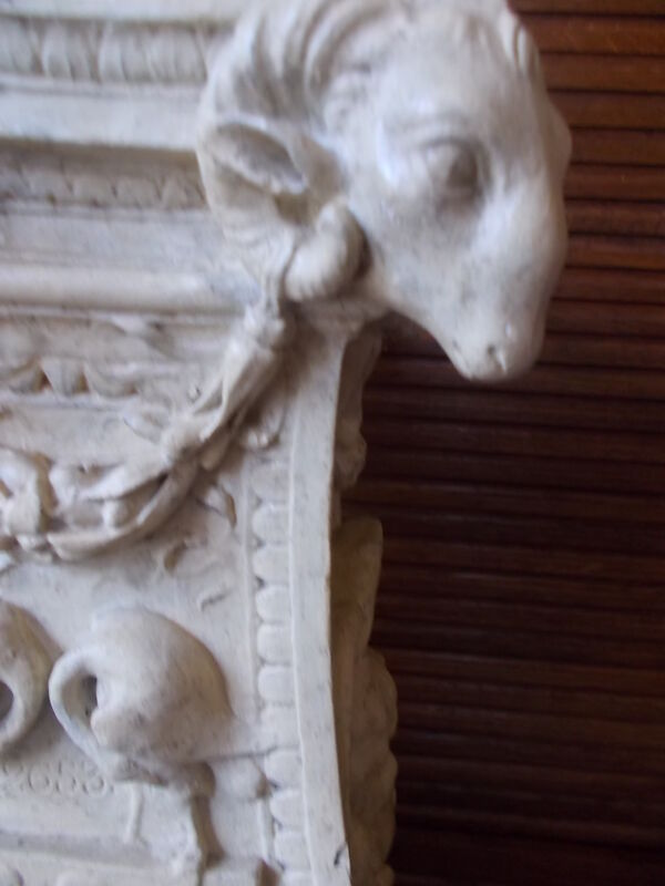 Colonne sellette têtes de béliers