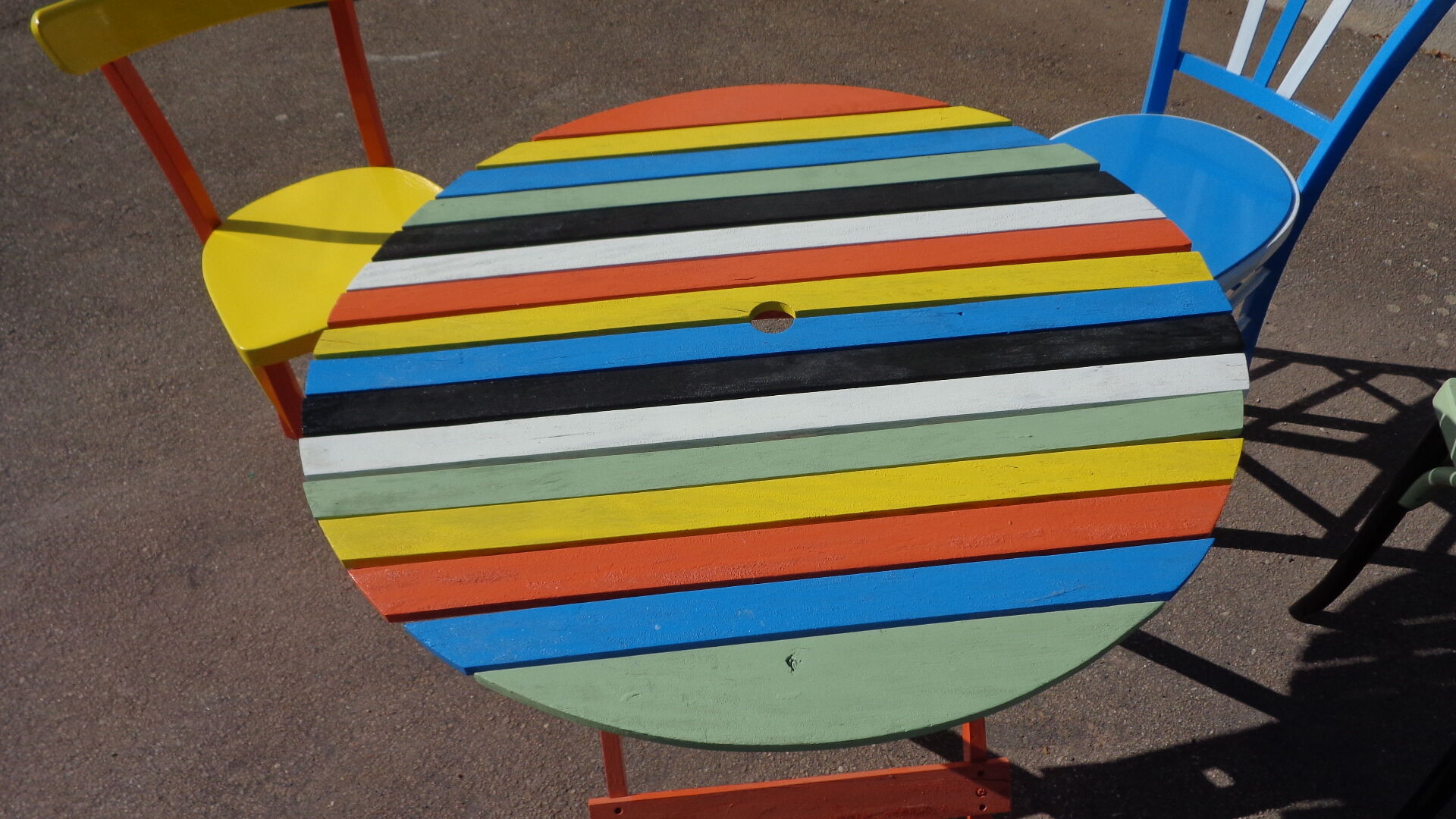 Salon de jardin multicolore