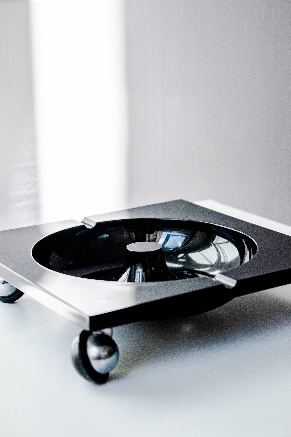 Cendrier Trotter par Renzo Mori