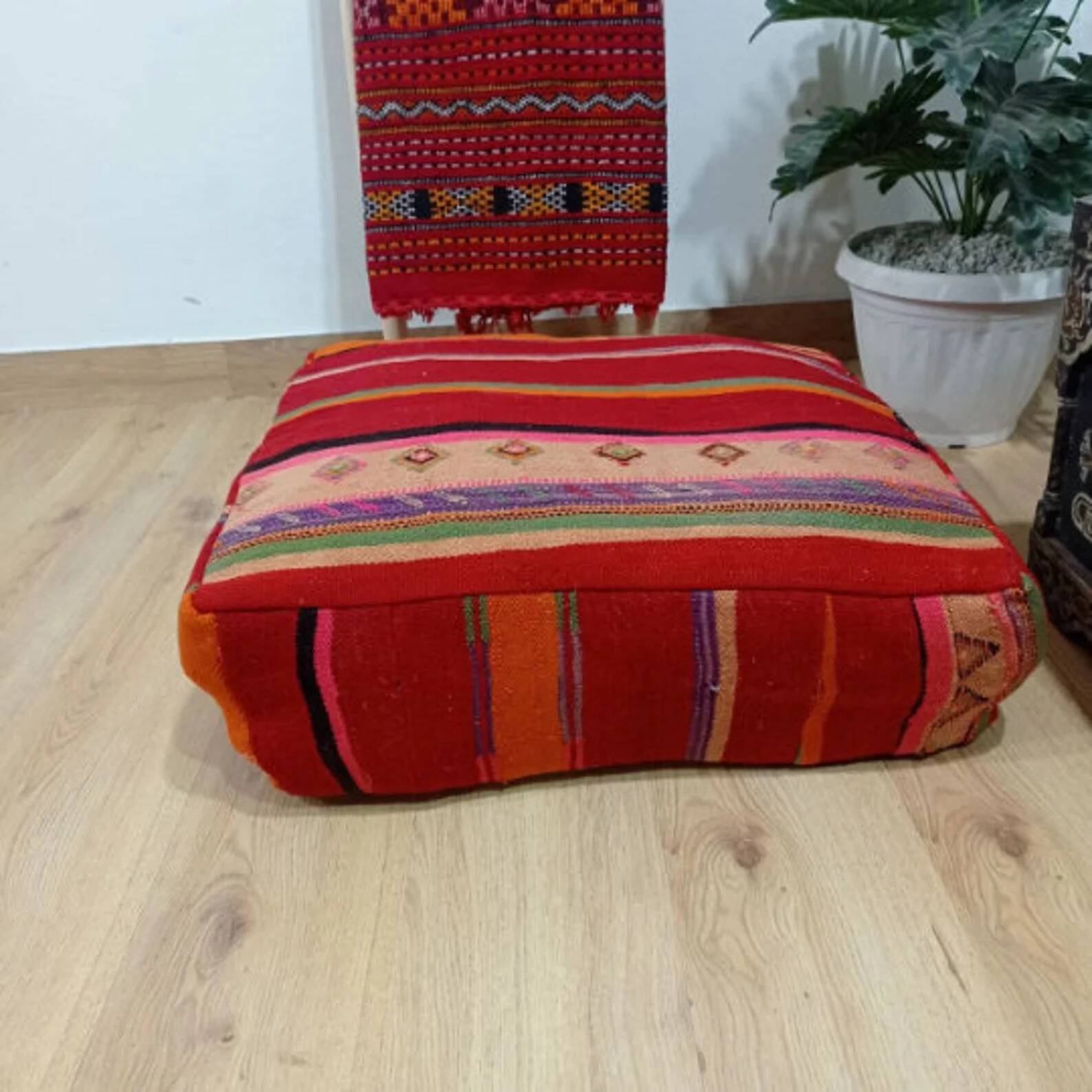 Handmade Berber pouf in wool 60 X 60 X 20 CM