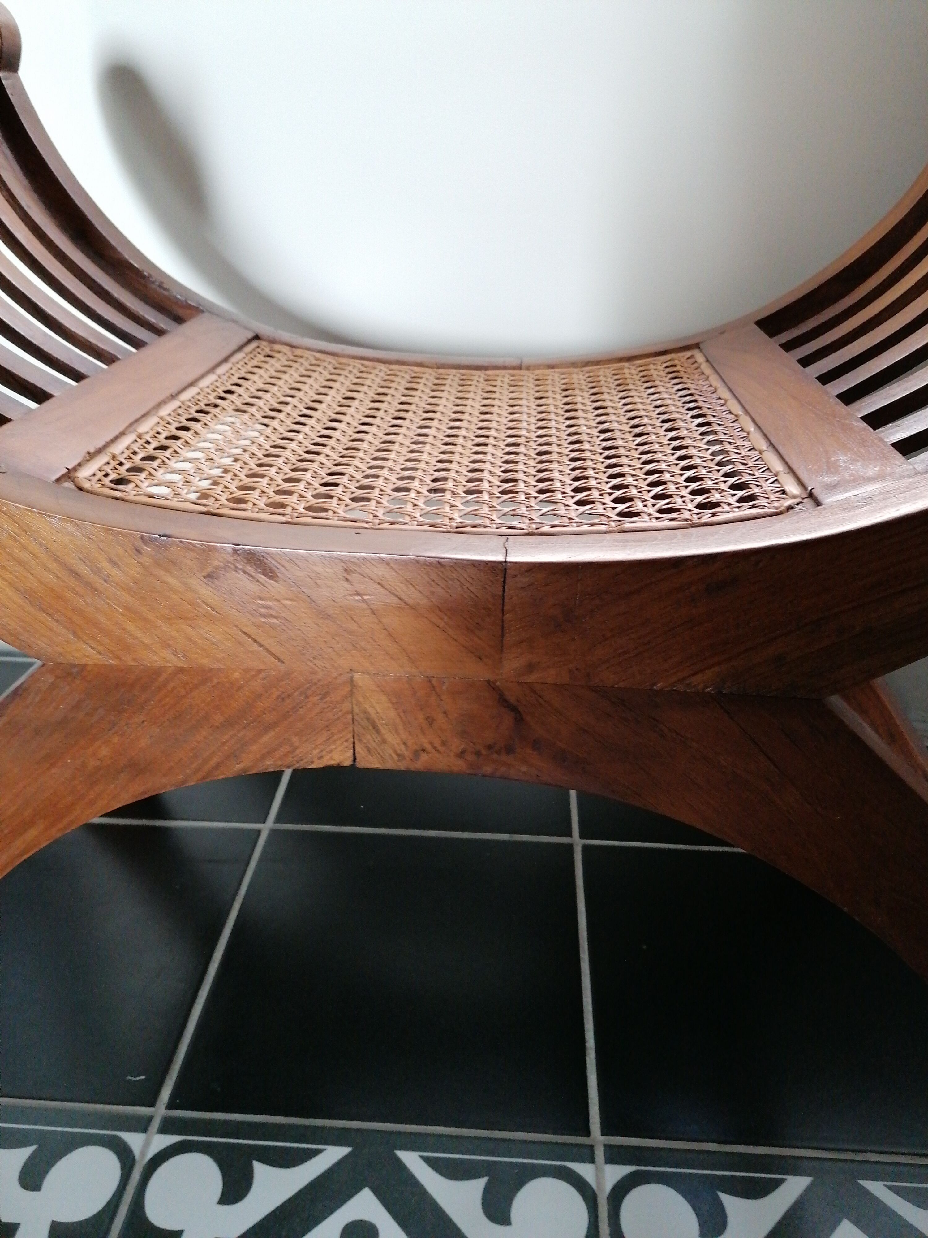 Former dagobert, curule seat