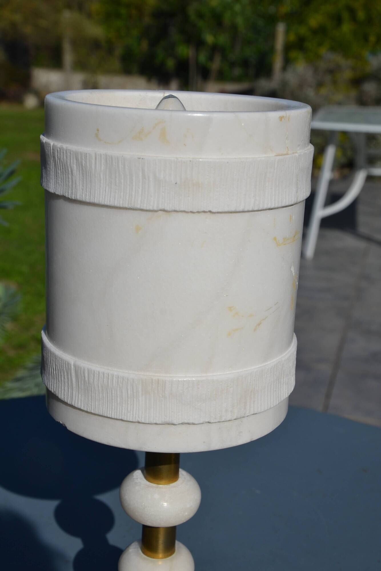 Lamp in white alabaster and brass