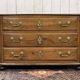 Commode 18ème en noyer et sapin