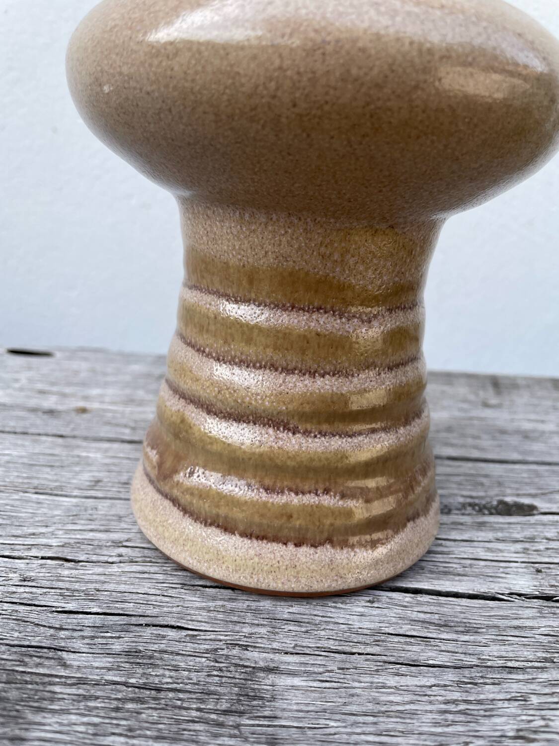 Vase en grès beige 1970