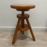 Watchmaker's stool with screw