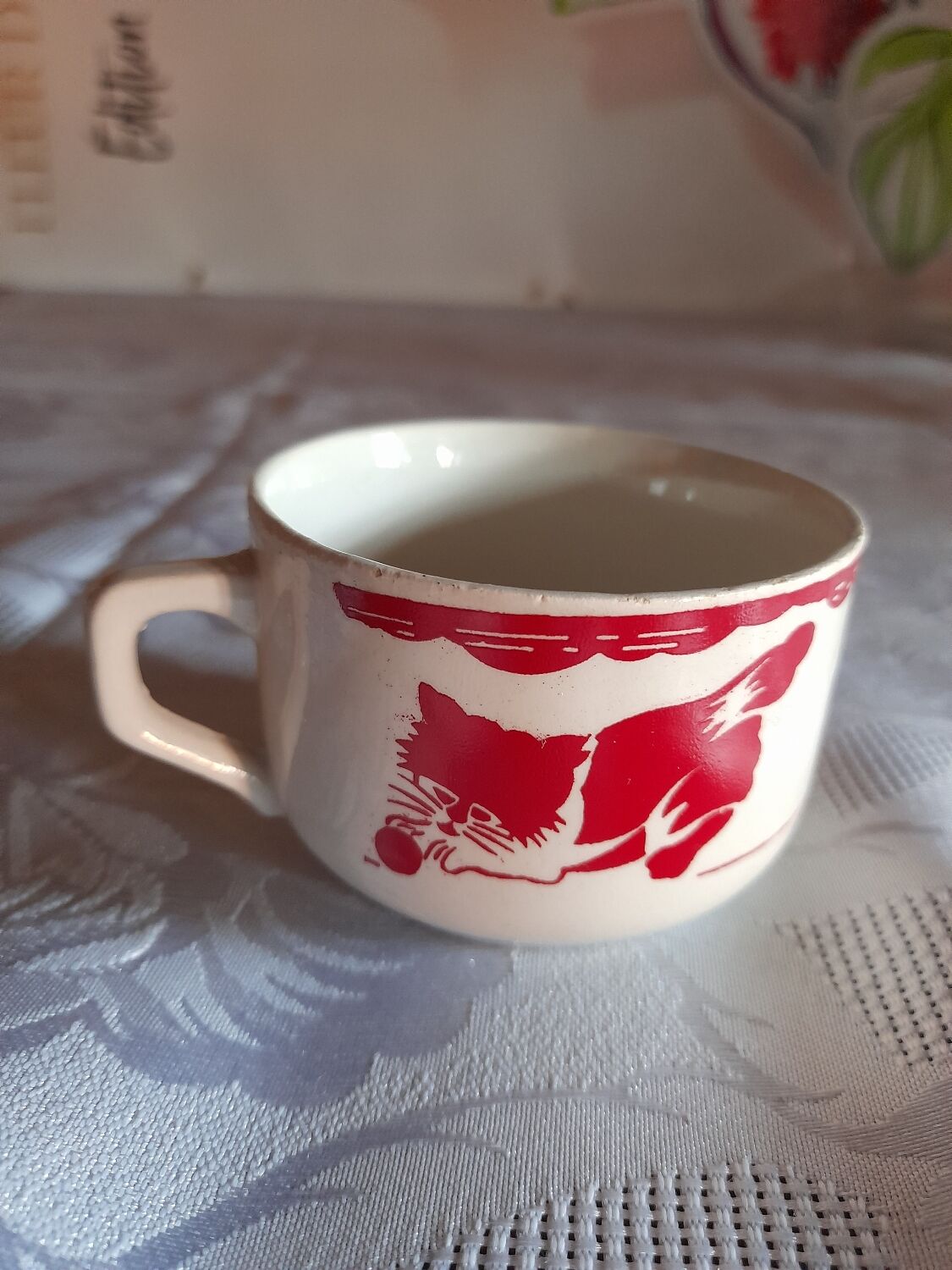 11 coffee cup red cats