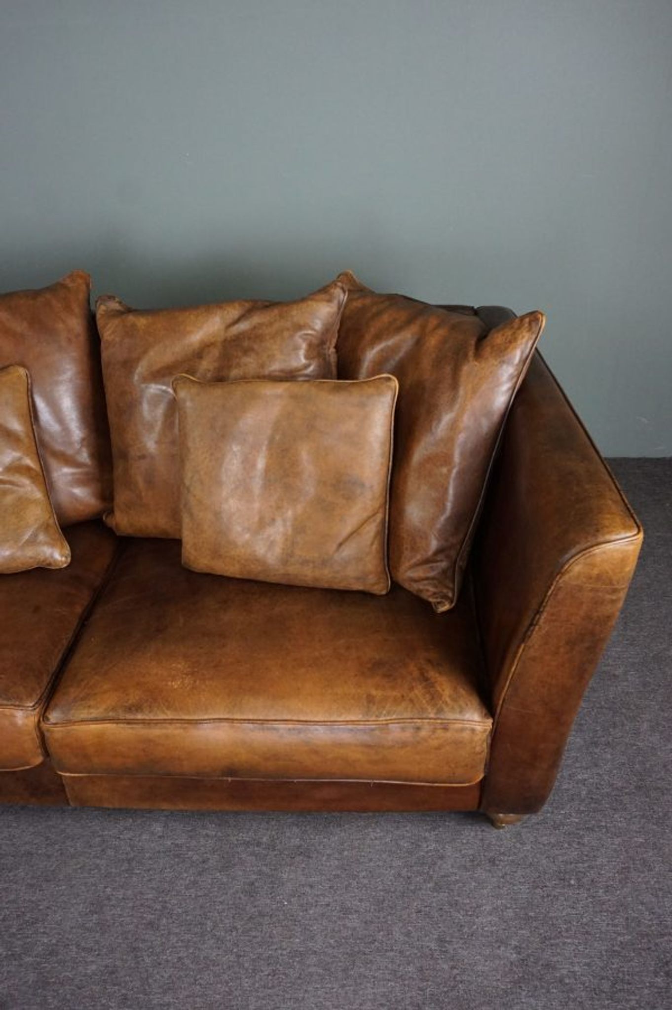 Contemporary classic sofa in sheepskin 2.5 seats