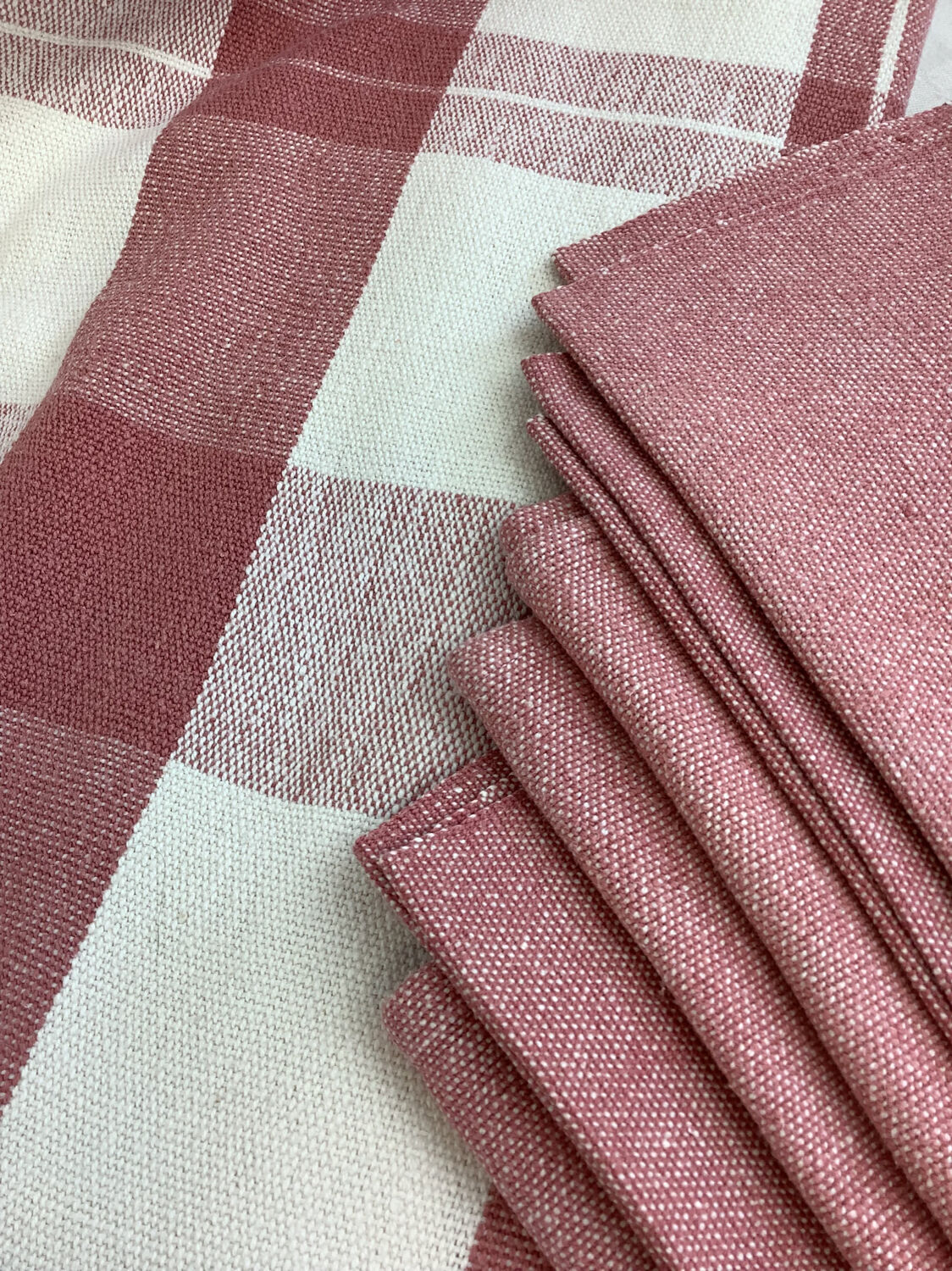 Tablecloth & 6 Vintage Linen Towels