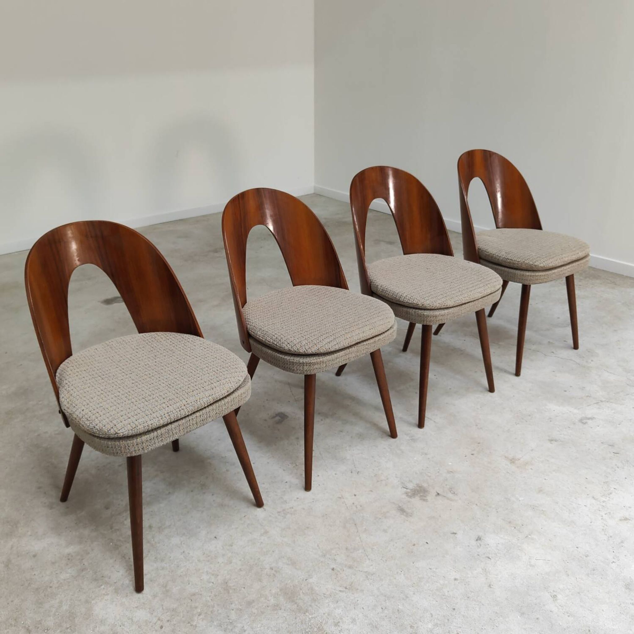 Set of 4 chairs by Antonin Suman for Tatra Nabytok 1960