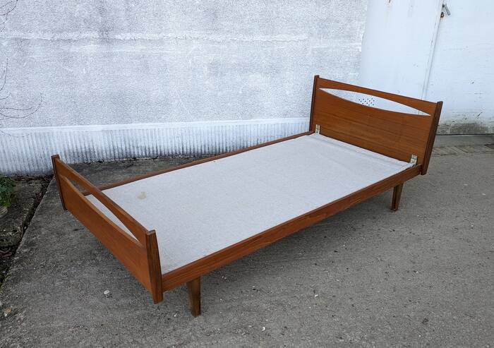 Vintage single bed