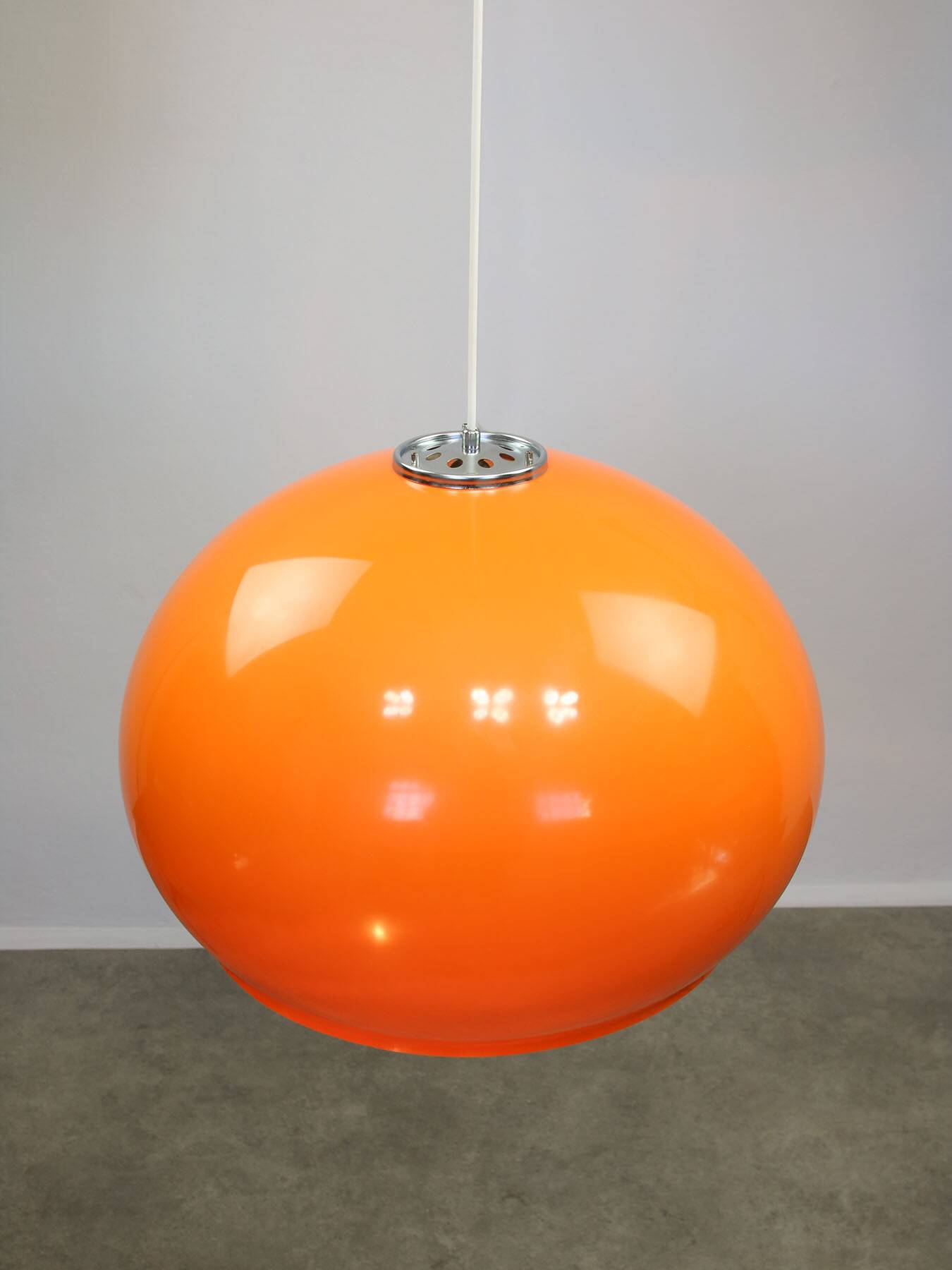 Suspension géante orange Space Age de Guzzini, années 70