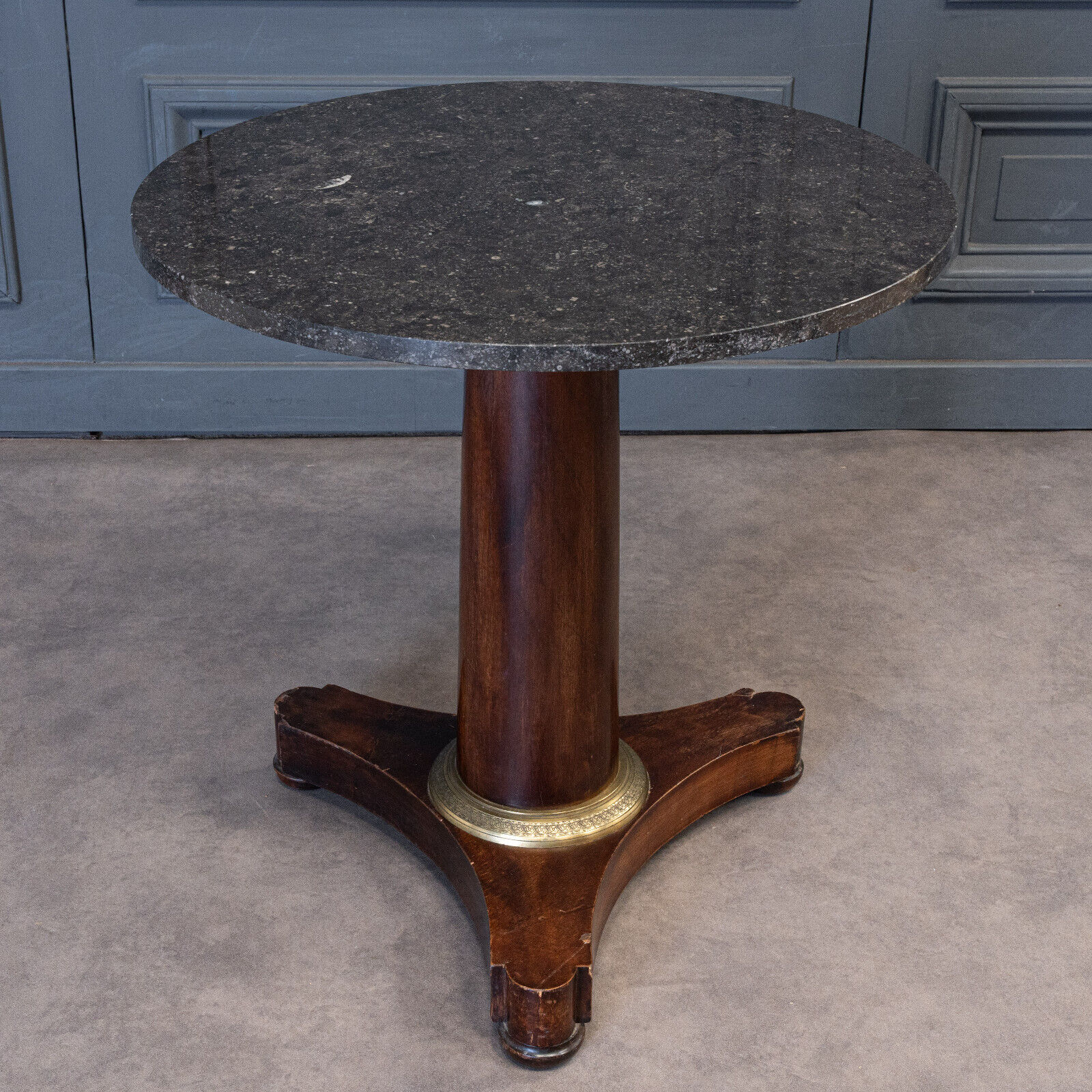Mahogany pedestal table was central foot tripod gray marble of Sainte Anne nineteenth