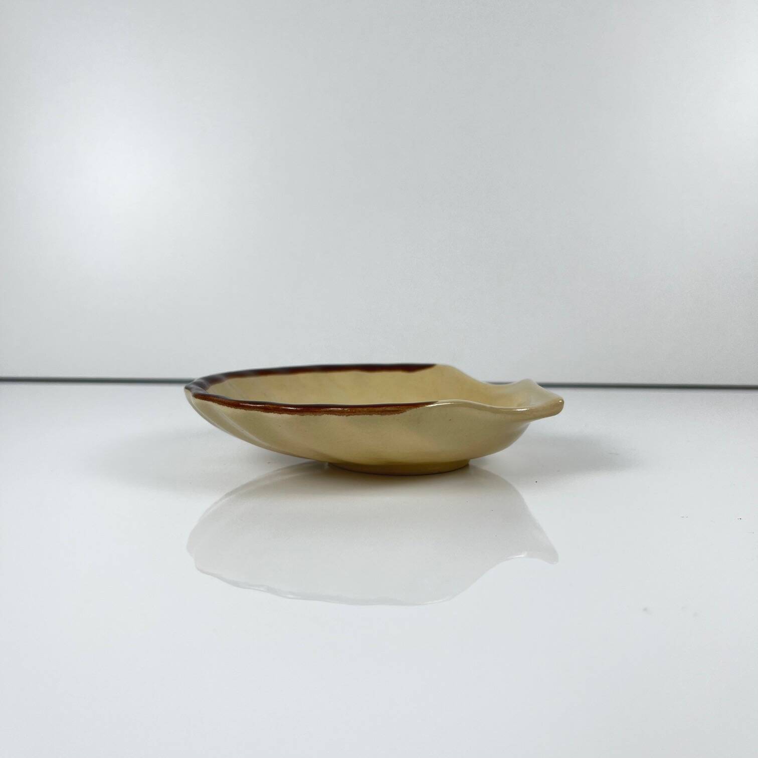 Set of 6 ceramic scallop shells by E. Henry, 1960